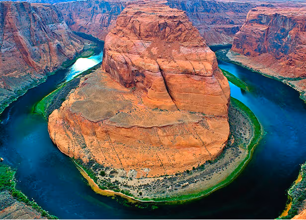 Horseshoe Bend in Arizona, red rock canyon with turquoise river winding around